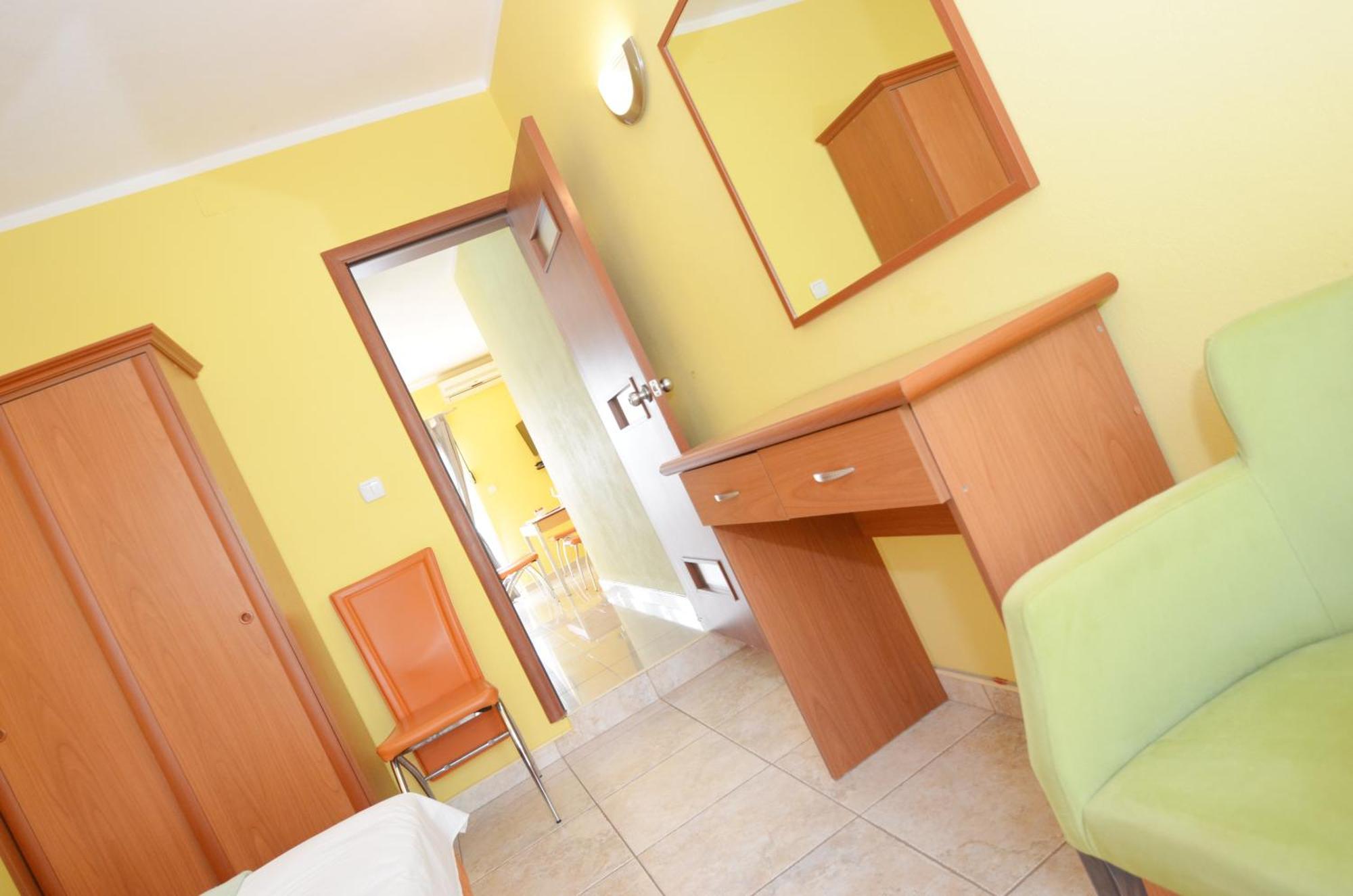 Apartments Dinko Zifra Тиват Стая снимка