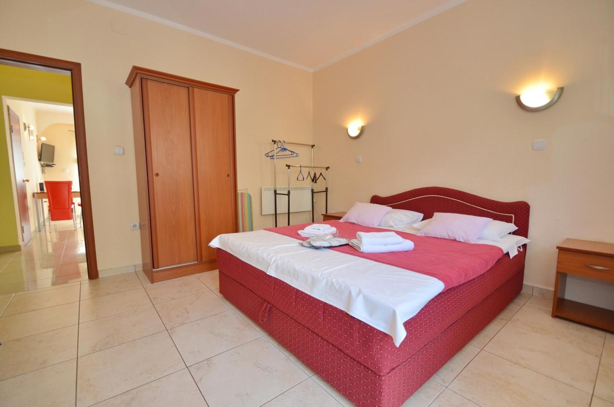 Apartments Dinko Zifra Тиват Екстериор снимка
