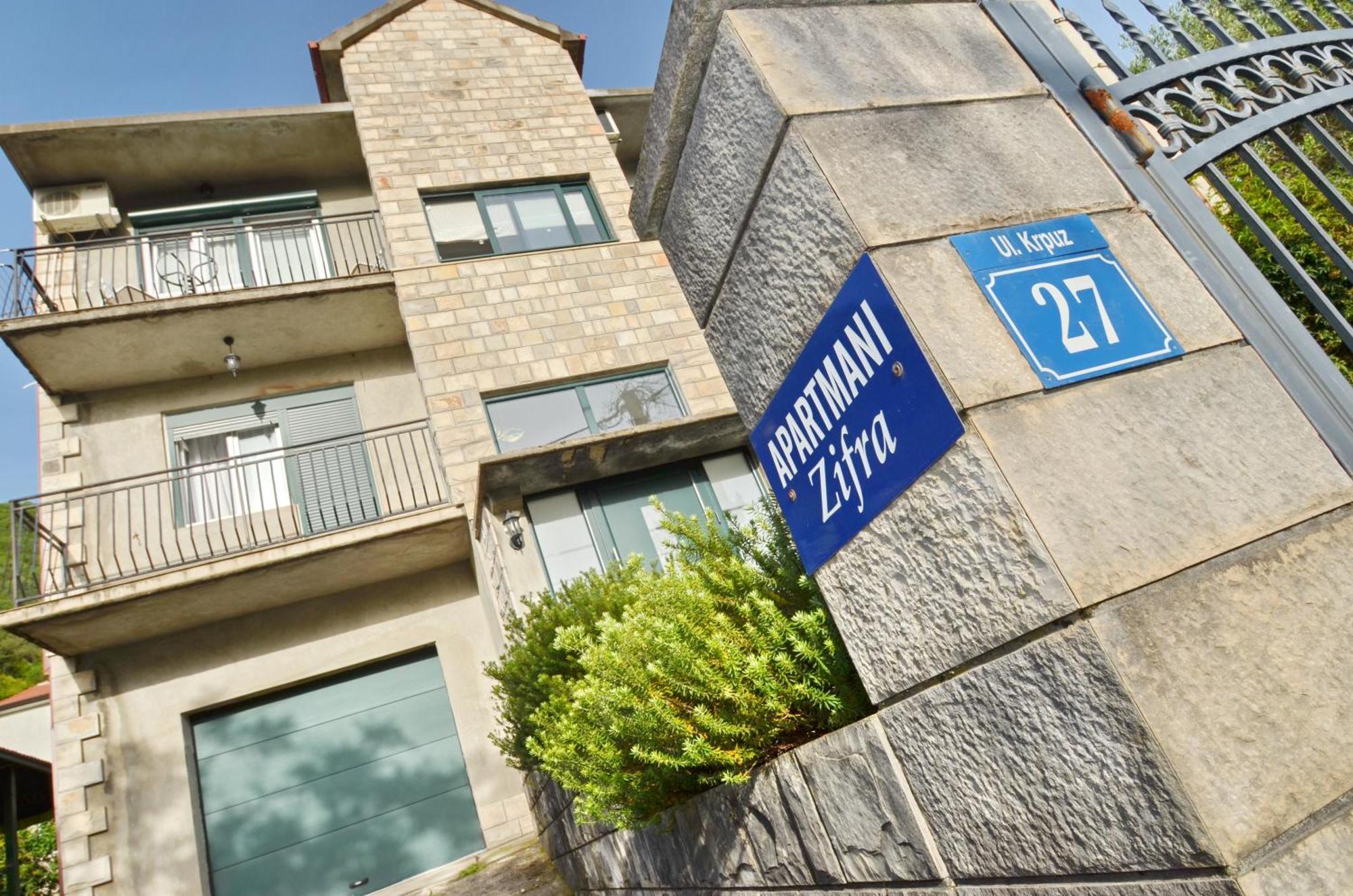 Apartments Dinko Zifra Тиват Екстериор снимка