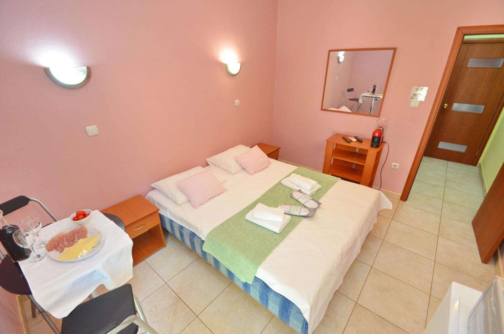 Apartments Dinko Zifra Тиват Екстериор снимка