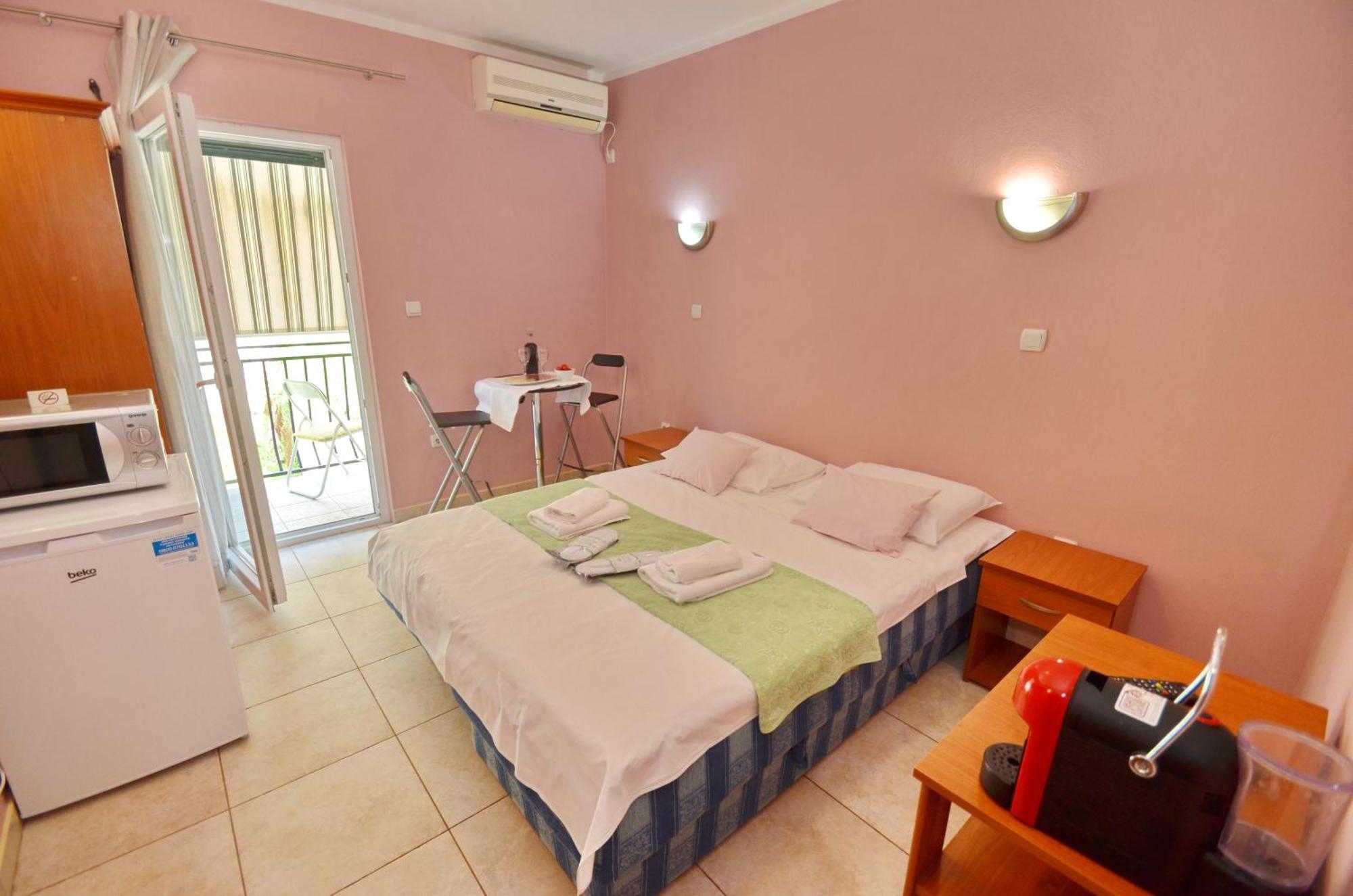 Apartments Dinko Zifra Тиват Екстериор снимка