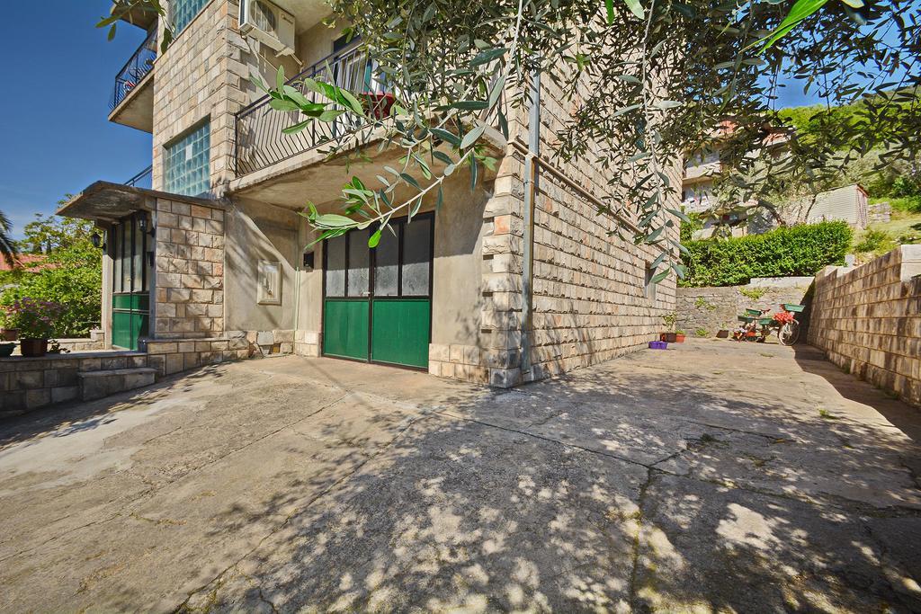 Apartments Dinko Zifra Тиват Екстериор снимка