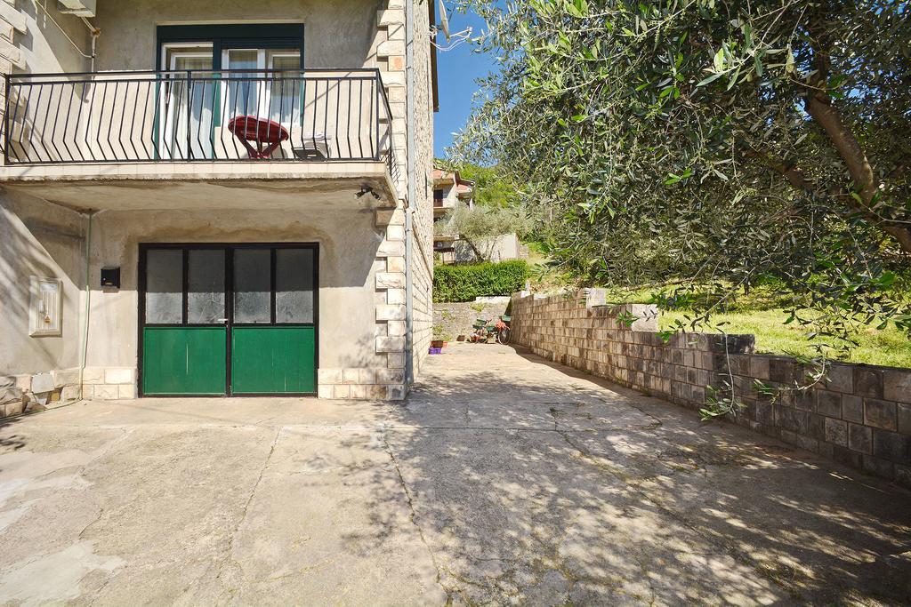 Apartments Dinko Zifra Тиват Екстериор снимка