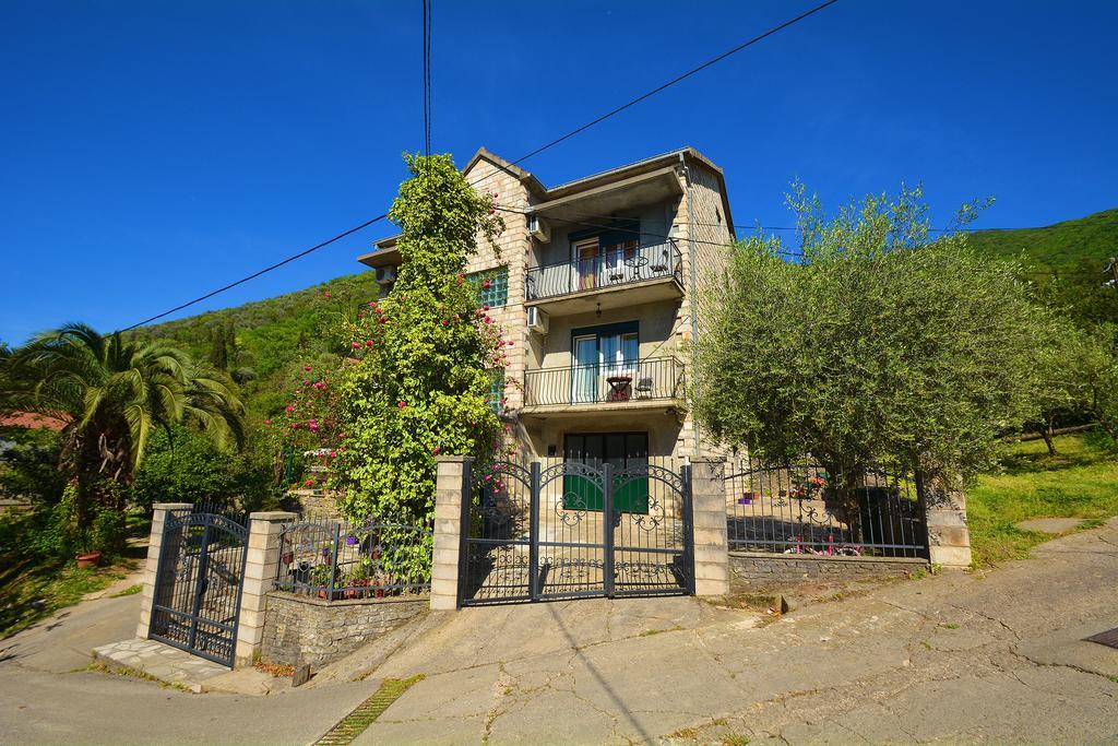 Apartments Dinko Zifra Тиват Екстериор снимка